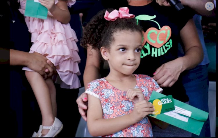 PREFEITO DIEGO SORGATTO E GOVERNADOR CAIADO ENTREGAM CARTÕES ‘MÃES DE GOIÁS’ E ‘DIGNIDADE’