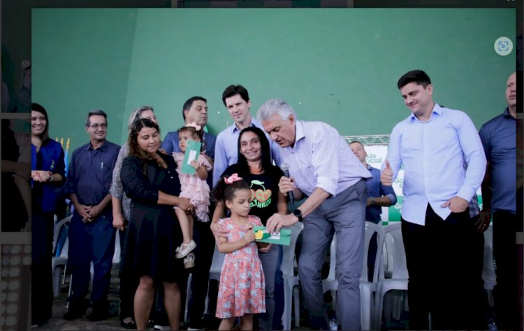 PREFEITO DIEGO SORGATTO E GOVERNADOR CAIADO ENTREGAM CARTÕES ‘MÃES DE GOIÁS’ E ‘DIGNIDADE’